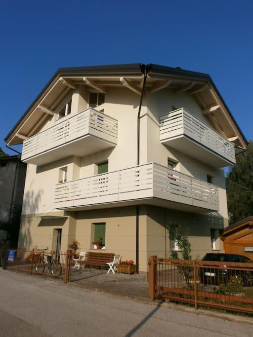 Appartamento Luminoso, Giardino, Vista Dolomiti. บาเซลกา ดิ ปีเน ภายนอก รูปภาพ